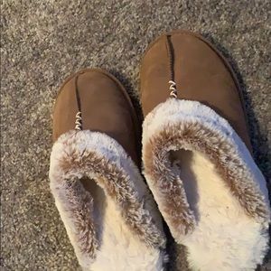fur slippers